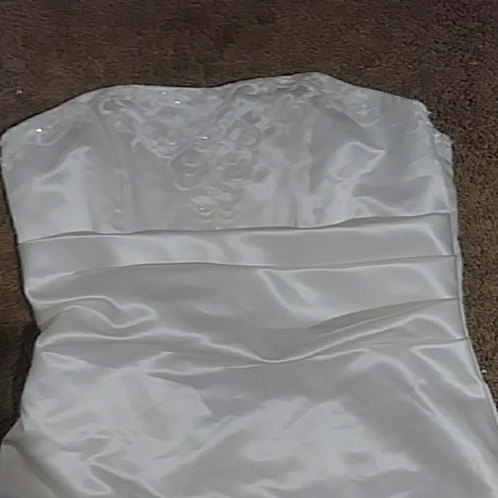 Ivary wedding dress